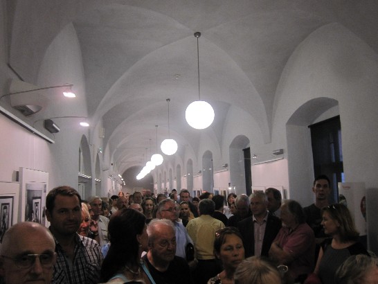 捷克政要及學術藝文等各界人士近百人出席台灣女性攝影家作品展7月8日開幕酒會