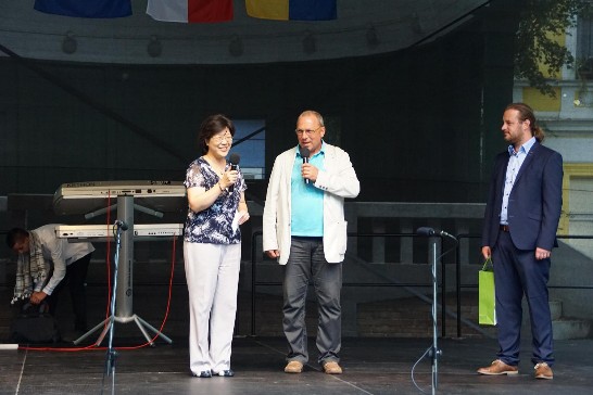 薛代表美瑜全程以捷克語致詞