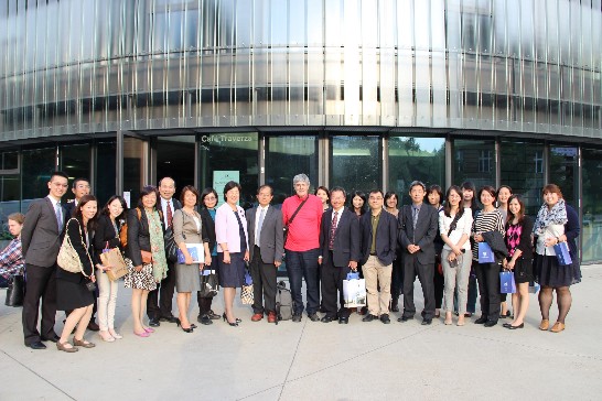 薛代表與財團法人高等教育國際合作基金會及國內18所公私立大專院校代表合影