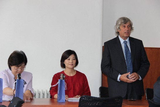 捷克科技大學副校長Miroslav Vlcek為參訪團作簡報