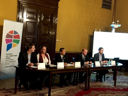 陸大使與4位與談人