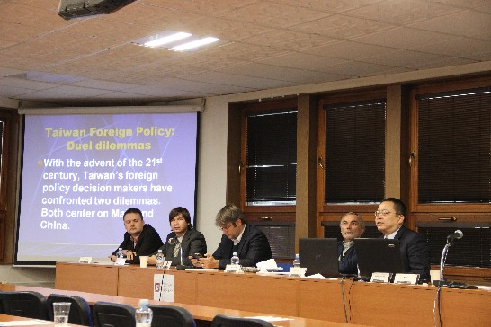 劉教授德海以「臺灣地緣政治位置與國際交往之策略」為題發表論述