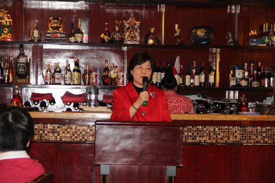 薛代表於慶祝春節餐會致詞