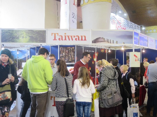 臺灣館位於角窗位置，展場佈置生動亮眼且具吸引力。