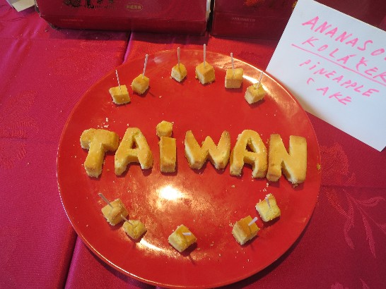 駐捷克代表處從臺灣空運鳳梨酥，捷克民眾讚不絕口。