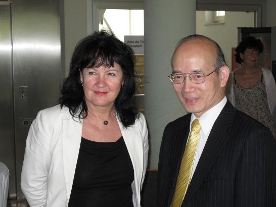 開幕式由魏代表武煉(右)與「德國國會友台小組」副主席Angelika Krüger-Leißner(左)共同主持。