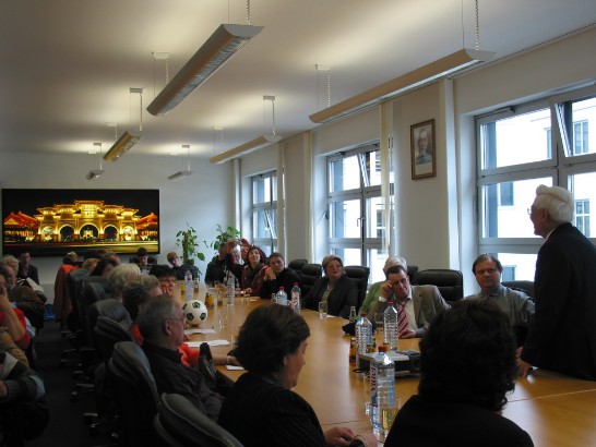 尤代表參加國情說明會為國會議員選區選民致歡迎詞。