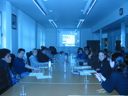 3.	參訪師生於簡報後踴躍提問。