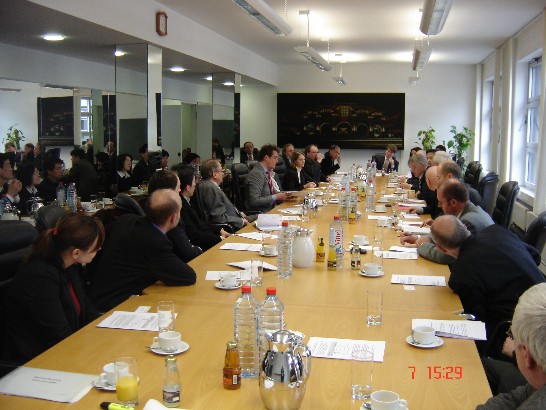 Dr. Bersick就選舉觀察發表演說,與會來賓熱烈參與討論。