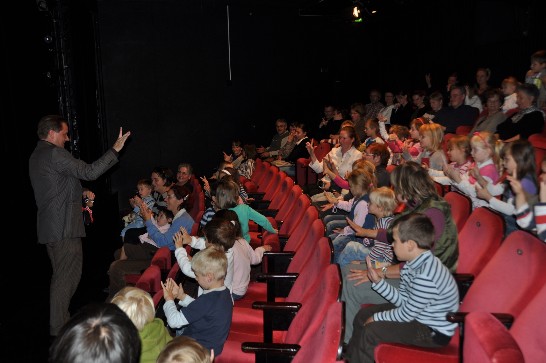 10月9日在德勒斯登青年劇場演出情形