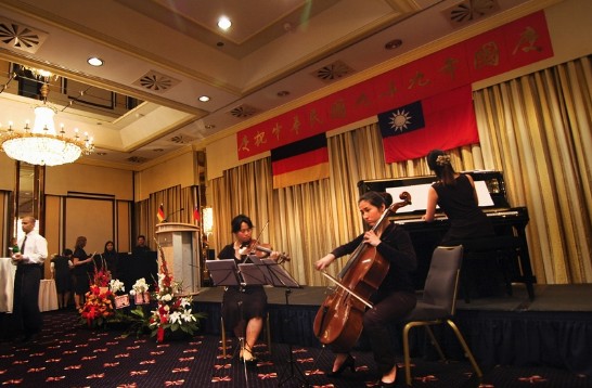 漢堡音樂學院台灣留學生演奏台灣民謠三重奏