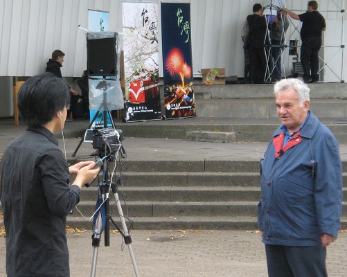 媒體記者採訪蘭陽舞蹈團創辦人秘克琳神父