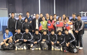 24. April 2006. Tischtennis Team-WM in Bremen. Agnes Hwa-Yue Chen, Generaldirektorin der Taipeh Vertretung Hamburg, und Mitglieder des Vereins taiwanischer Frau in Bremen, unterstützen das Team aus Taiwan.