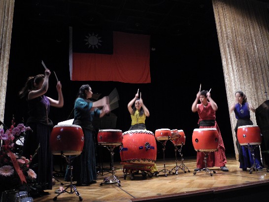 駐慕尼黑辦事處邀請"紘采樂集"於101年10月9日在慕尼黑市Kuenstlerhaus所辦慶祝中華民國101年雙十國慶酒會盛大演出!