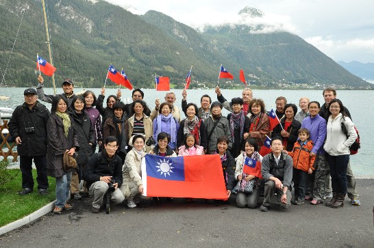 駐慕尼黑辦事處鄭處長兆元夫婦偕同仁於101年9月29日參加慕尼黑婦女會所辦"歡慶中秋節郊遊"活動!