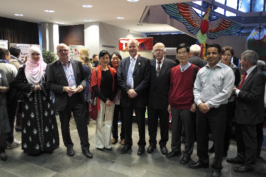 駐慕尼黑辦事處鄭處長兆元夫婦於101年11月11日受邀參加Erlangen市國際文化節!