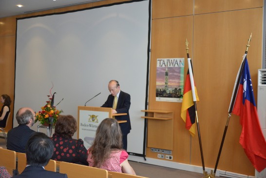 駐德國代表處魏代表武煉於101年5月20日偕駐慕尼黑辦事處鄭處長兆元參加德國Karlsruhe市「慶祝中華民國第13任總統、副總統就職活動」並致詞!