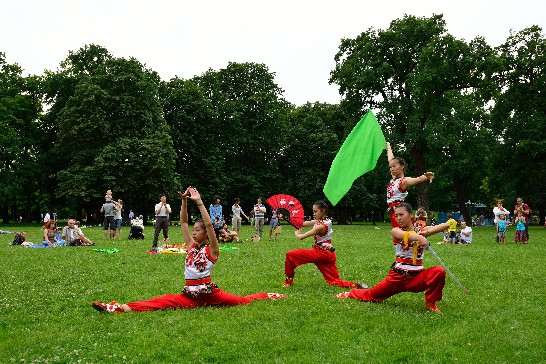 慕尼黑婦女會為慶祝端午節，於101年6月24日在慕尼黑Hirchgarten舉辦聯誼活動,並觀賞台南麻豆新生代舞蹈團精彩表演!