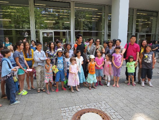 德國台灣協會於102年7月13日邀請溜溜球世界冠軍楊元慶先生蒞臨慕尼黑中文學校表演!