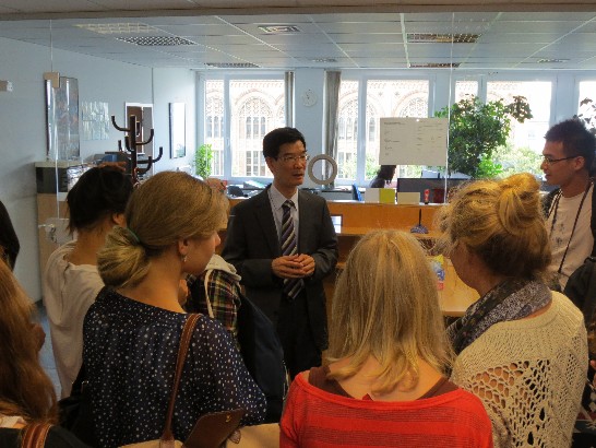 駐慕尼黑辦事處鄭處長兆元於102年7月4日接見Seligenthal文科中學及文藻外語學院師生等乙行!