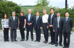 駐慕尼黑辦事處派員於102年8月20日陪同司法院姜副秘書長仁脩等乙行參訪德國法官學院!