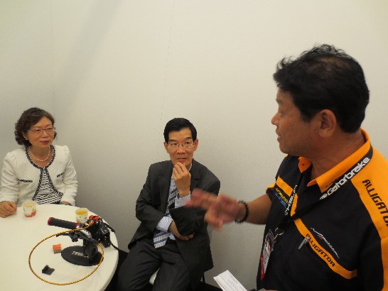 駐德國代表處陳大使華玉偕駐慕尼黑辦事處鄭處長兆元於102年8月29日出席"德國Eurobike展"台灣自行車精品記者會,並於會後探訪我參展廠商!