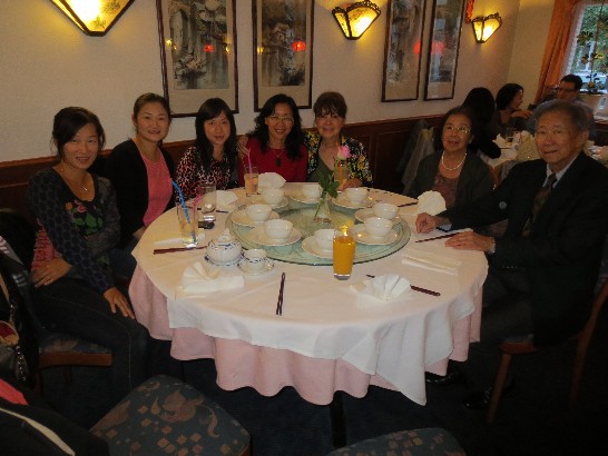 駐慕尼黑辦事處鄭處長兆元夫婦出席102年9月19日中華婦女聯合會南德支會所辦"中秋節聯歡會"!