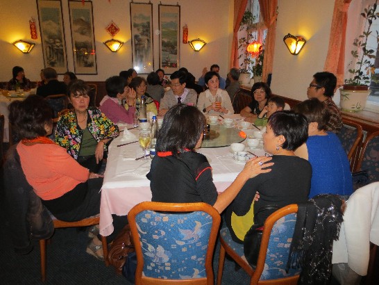 駐慕尼黑辦事處鄭處長兆元夫婦出席102年9月19日中華婦女聯合會南德支會所辦"中秋節聯歡會"!