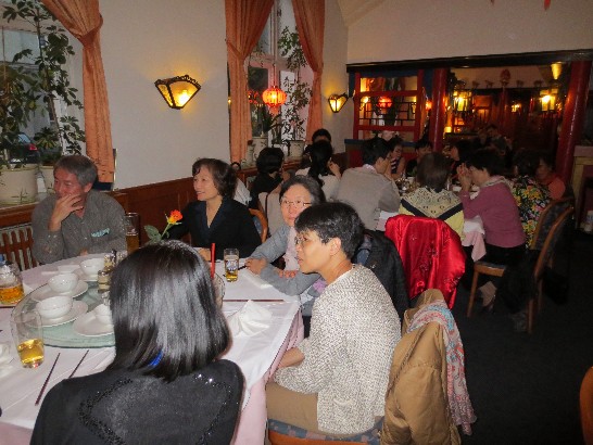 駐慕尼黑辦事處鄭處長兆元夫婦出席102年9月19日中華婦女聯合會南德支會所辦"中秋節聯歡會"!