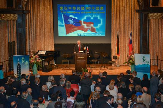 駐慕尼黑辦事處處於2014年10月9日晚6時30分在慕尼黑「藝術之家」（Künstlerhaus）舉辦慶祝中華民國103年國慶酒會，並邀請到台灣貝爾蘭德樂團前來演出台灣原住民音樂，增添會場歡愉氣氛。出席貴賓計有德國政、學、法及商界人士，駐慕尼黑領事團成員及義大利總領事及以色列總領事等要員，加上我旅德僑胞共計約300人參加，場面熱烈，氣氛歡欣，歷時3小時。