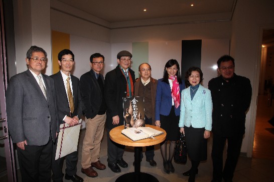 駐德國台北代表處陳大使華玉偕駐慕尼黑辦事處鄭處長兆元於102年12月12日晚赴巴伐利亞邦「德國陶瓷博物館（Deutsches PorzellanMuseum）」出席「臺灣彩繪陶瓷藝術展」開幕酒會!