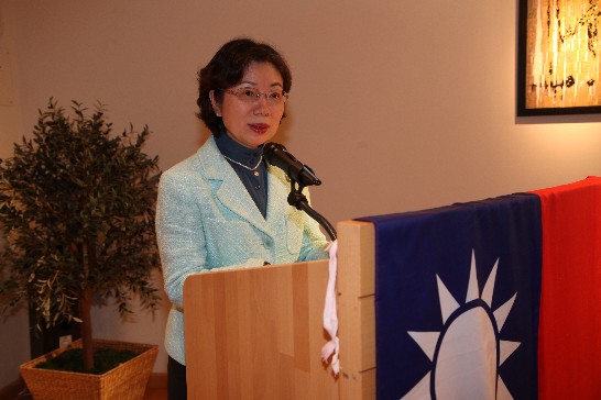 駐德國台北代表處陳大使華玉於102年12月12日晚赴巴伐利亞邦「德國陶瓷博物館（Deutsches PorzellanMuseum）」出席「臺灣彩繪陶瓷藝術展」開幕酒會並致歡迎詞!