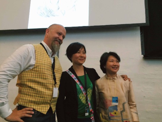 Taiwanese comic writer Ms. Lin, Taiwanese Ambassador Ms. Lili Hsu and Swedish comic writer Fredrik Strömberg 