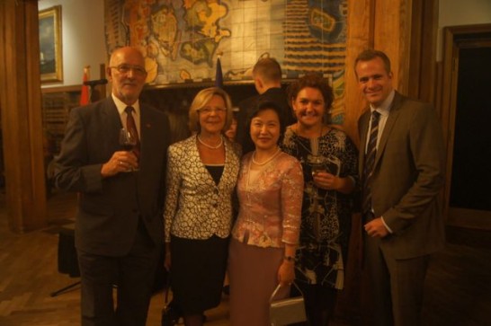 徐大使與外賓合影