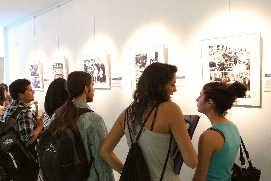 觀展民眾對本次展出之33幅歷史影像討論熱絡。