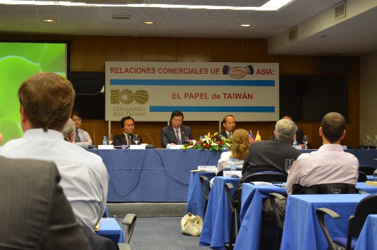 說明會現場與會人士熱烈討論ECA議題