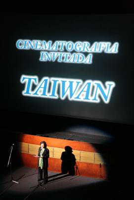 開幕活動主持人Beatriz Pecker介紹本年主題國－台灣，及15部參展台灣國片。