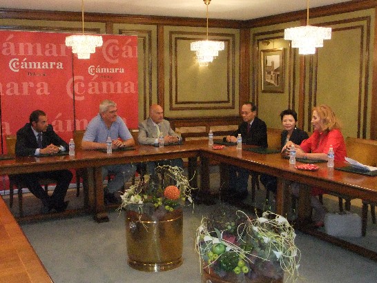 侯代表夫婦拜會巴倫西亞省商會。