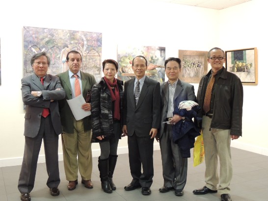 侯大使伉儷出席旅西畫家胡文賢在Eduardo Urculo文化中心之個展開幕
