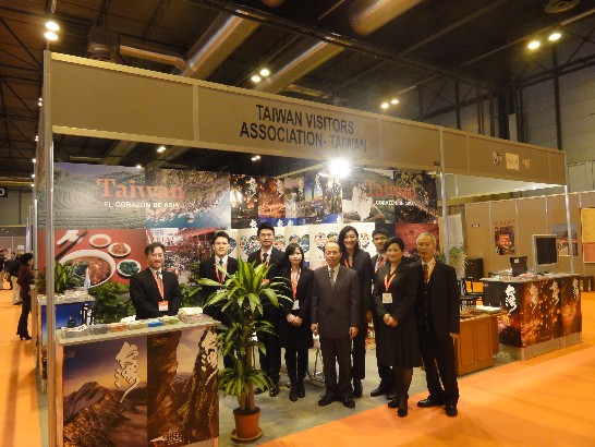 侯大使清山率領駐西班牙代表處館(學)員投入我國參加2014年馬德里國際旅展行銷台灣觀光