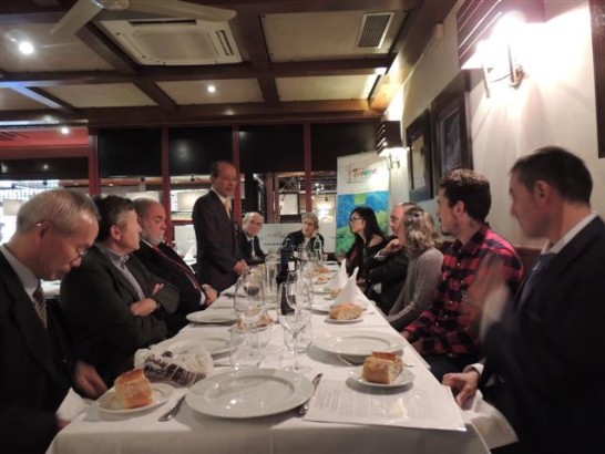 駐西班牙代表處侯大使清山向西班牙觀光旅遊媒體友人親自說明我國參加「2015年馬德里國際旅展」之目的。