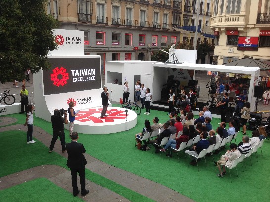 駐西班牙代表處侯大使清山於臺灣精品展開幕式中致詞