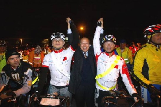 呂大使牽領2位20晚間出發台灣選手共同向國際體育邁出重要步伐