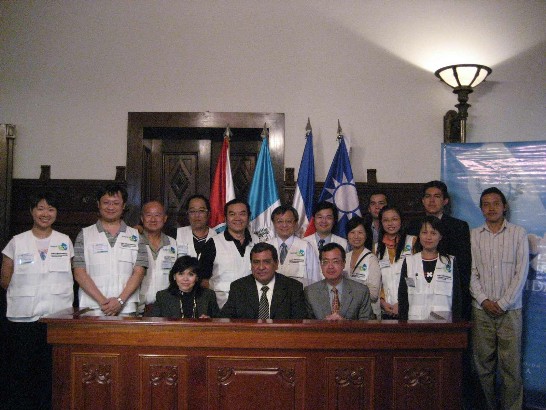 Misión Médica Móvil del Fondo de Cooperación y Desarrollo Internacional Taiwan llegó hoy, el 24 de noviembre, a Guatemala y prestará servicios clínicos y medicamentos gratuitos del 26 de noviembre al 4 de diciembre, en los departamentos de Izabal, Esquipulas y Chiuqimulas.