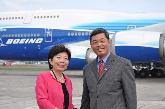 El Embajador Sun y  su esposa.