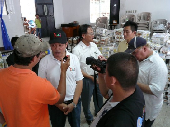 主文 	本（99）年5月29日至30日瓜國遭受到本年度第一起熱帶暴風亞加達(Agatha)之侵襲，造成瓜國全國22省中之21省均受到該風災之肆虐，到處河水暴漲、橋樑斷裂、房屋遭沖刷損毀、土石流、泥沙淤積、甚至在瓜京市區造成一個直徑30餘公尺長，深60餘公尺之大坑洞，全國迄今已傳出170餘人死亡，數萬人無家可歸，其災情較2005年之Stan風災及1998年之Mitch風災更為嚴重。