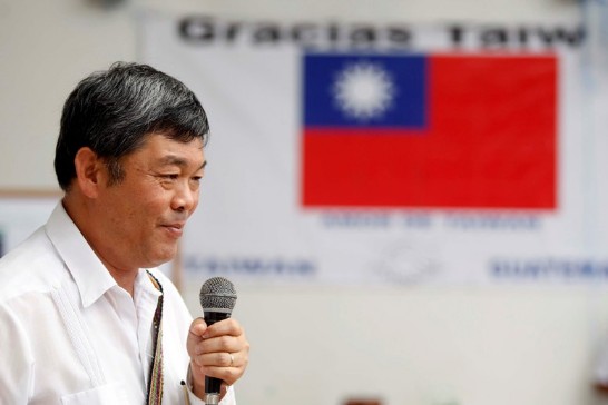 全球氣候變遷在世界各地普遍造成旱象或水災，臺灣和瓜地馬拉也不例外，但是兩國總是在對方發生嚴重天災的時候，不吝給予溫暖。去年臺灣遭逢88水災後，瓜國副總統艾斯巴達就到臺灣向災區民眾表達瓜國人民和政府的慰問，而瓜國在今年5月27日及29日也分別遭受巴卡雅火山猛烈爆發及亞加達暴風雨之肆虐，短短三天內這兩大天災共造成176人死亡，以及超過10萬的災民，尤其廣大的災民才剛剛經歷了超過一年的旱象，但是不論旱災或水災，農作物都失去了生機，聯合國警告超過200萬的民眾面臨飢餓的威脅。