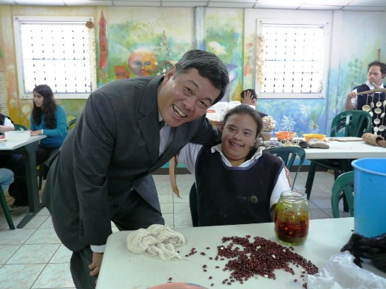 駐館孫大使大成於本(99)年6月23日上午應邀參訪瓜國唐氏症基金會(Fundación Margarita Tejada)，該會於12年前由一群母親共同組成，係瓜國目前唯一照顧唐氏症患者之慈善機構。