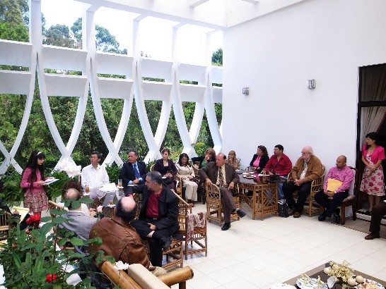 本（100）年7月6日上午駐瓜地馬拉大使館孫大使大成假館長宿舍前社區公園舉辦捐贈瓜國熱帶雨林協會（Fundación de Bosque Tropical)我駐中美洲投貿團汰舊車輛乙部藉以表示我支持該協會致力推展環保工作之意，隨後並於孫大使宿舍辦理一項有關未來如何推展台瓜環保計畫之座談會，應邀與會人員計有瓜國農牧部次長、天然資源部、國家災害防治協調中心等官員、重要環保國內、外團體(Rainforest Alliance、Defensores de la Naturaleza)以及駐館（團）相關同仁等約30人。