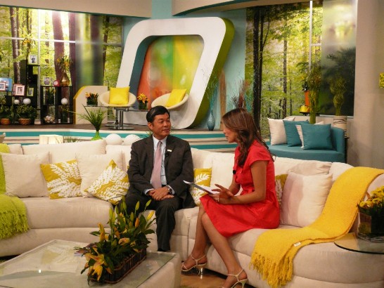    瓜國媒體「展望電視台」(GUATEVISION) 21日邀請駐館孫大使大成於該台每週一至五上午6時至10時之現場直播之「早晨萬歲」(Viva la Mañana) 節目專訪，宣傳駐館與旅瓜僑團及相關之瓜國公私機構即將合辦之「慶祝中華民國建國100年大遊行」活動。